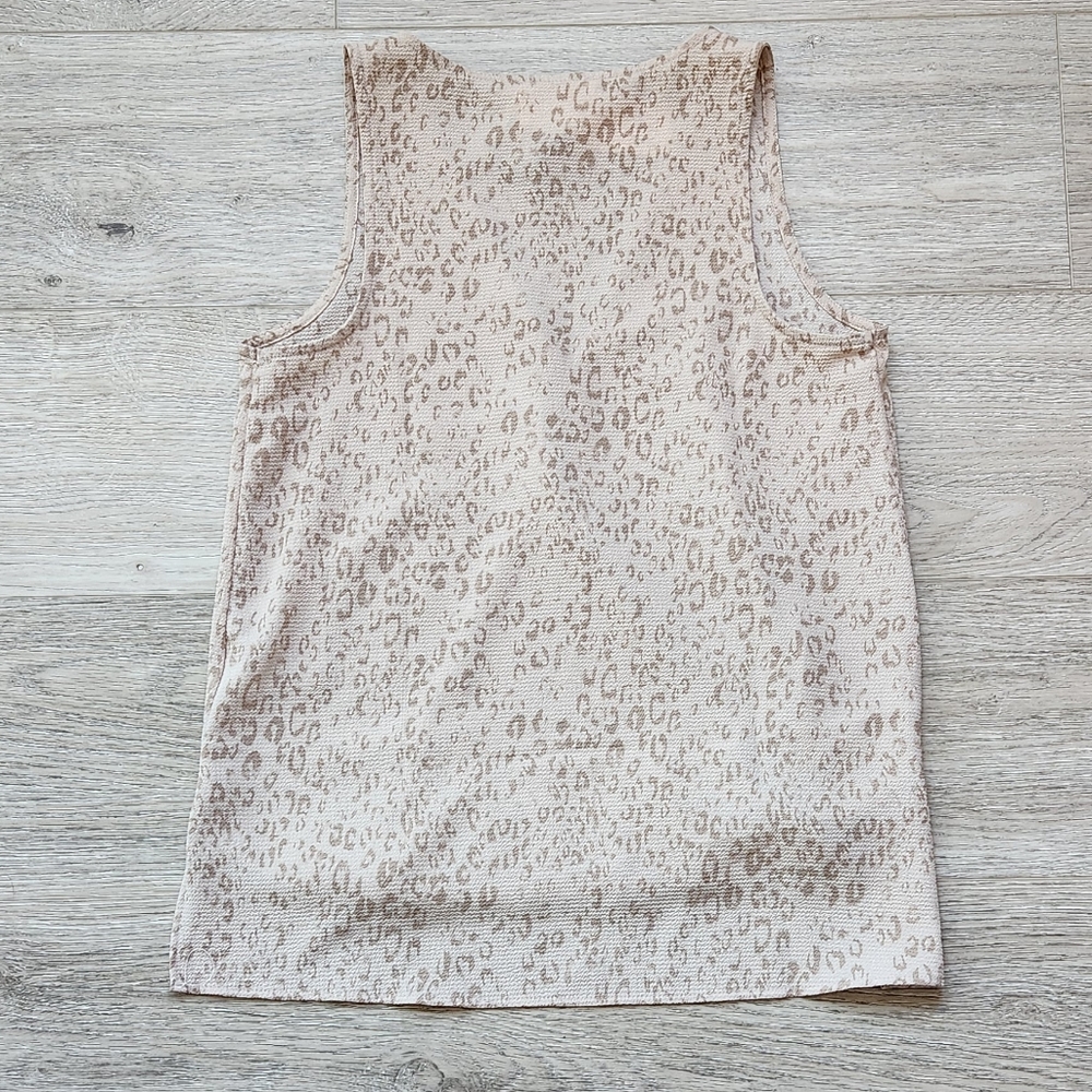 Olive & Oak Tan Leopard Top Womens Xs Sleeveless Drape Front Cross Nwt - Picture 6 of 8